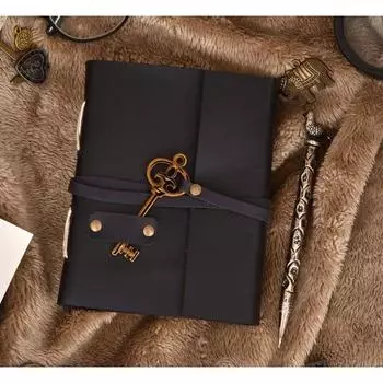 Черный кожаный ежедневник с замком-ключом. Изготовленный вручную винтажный бумажный журнал с неровными краями для подарков. 7 x 5 in чёрный