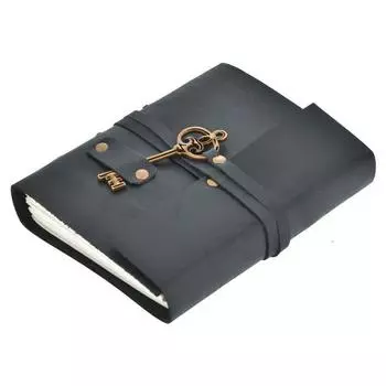 Черный кожаный ежедневник с замком-ключом. Изготовленный вручную винтажный бумажный журнал с неровными краями для подарков. 7 x 5 in чёрный