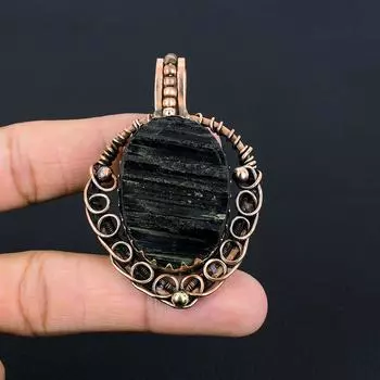 Черный турмалин, драгоценный камень, кулон ручной работы из чистой медной проволоки, обернутый ювелирными изделиями на День Благодарения 2.75 Inches чёрный