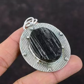 Черный турмалин грубый кулон Высококачественные ювелирные изделия из драгоценных камней Подвеска из стерлингового серебра 925 пробы Подвеска ручной работы Подарок для мамы Ювелирные изделия последнего дизайна