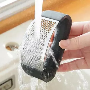 Чеснокодавка из нержавеющей стали Ручная чесночная мясорубка Кухонные гаджеты 10*6.5*5cm