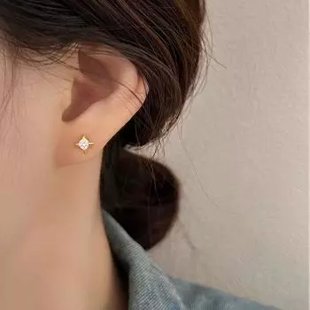 Четырехконечная звезда Циркон винтовые серьги Звезда серьги Маленькие гвоздики ушные косточки Светлый роскошный стиль