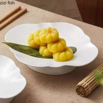 Чисто-белая тарелка в форме цветка с высокой ножкой Керамическая десертная тарелка Тарелка для суши Блюдо для димсамов Специальная посуда для молекулярной кухни