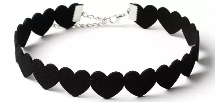 Чокер с несколькими сердечками, черный TU прозрачный