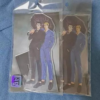 Чон Джеон-джун Гу, Внешность и превосходство аутсайдера, Акрил