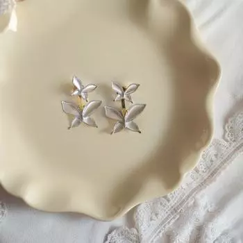 Чувство модного дизайна, высококачественные маленькие серьги-гвоздики в форме бабочек, женские серьги на одну или две штуки