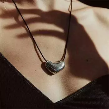 Чжан Юэр АКИ красная эмалевая цепочка с надписью «любовь», женская легкая, роскошная, нишевая, высокого класса, черная веревочная цепочка на шею, цепочка на ключицу