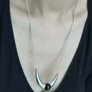 Чжан Юэр, черные круглые бусины агата в форме рога, ожерелье для женщин, легкое, роскошное, нишевый дизайн, длинная цепочка для свитера