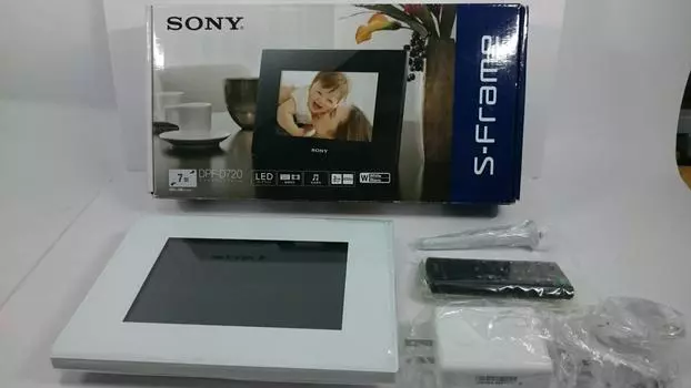 Цифровая фоторамка SONY D720 Тип памяти 2 ГБ Белая S-Frame 7.0 Встроенный DPF-D720/W