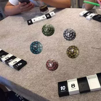 Цифровые игральные кости Многогранный выгравированный номер Яркий цвет Легко читаемый акриловый 100-гранный многогранный кубик Настольные игры Реквизит для настольных игр зелёный