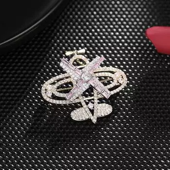 Цирконий инкрустированный крылья вращающийся маленький самолет пряжка женская Япония, Южная Корея осень и зима новая брошь кардиган анти-легкая пряжка золотой