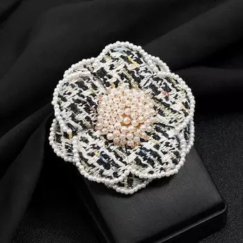 Classic high-end black and white plaid camellia corsage crystal pearl temperament high-end brooch jacket fabric pin
