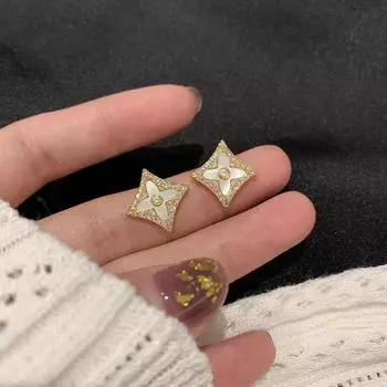 Classic Style South Korea 925 Silver Needle Geometric Diamond Shell Stud Earrings Hot Selling Temperament Earrings Classy Earrings New Arrival Geometric diamond shell stud earrings