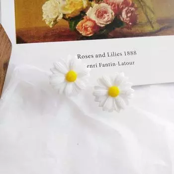 Classic Women Temperament Small Daisy Flower Simple Jewelry Ear Stud Earrings Fashion Accessories белый