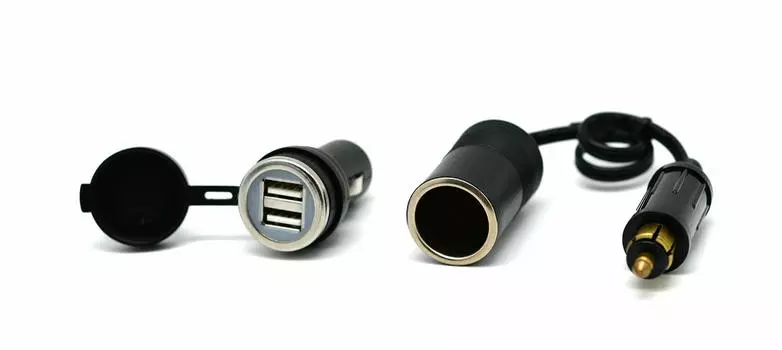 Cliff Top Extended Hella (Din) к стандартному адаптеру прикуривателя + зарядное устройство с двумя USB-портами на 3,3 А (Не подходит для автомобилей.)
