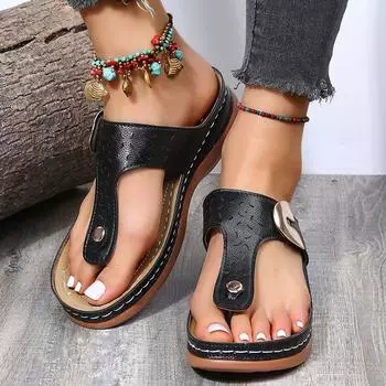 Closed toes cool slippers women s 2025 spring new European and American metal buckle slope heel outer wear flip-flops 35 красный