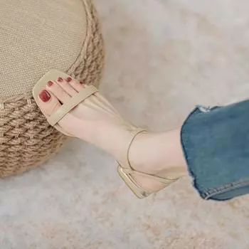 Coarse-heeled sandals female summer new 2025 versatile fairy style one-word buckle with open-toed low-heeled Roman shoes with skirt 34 лимонно-желтый