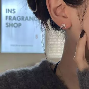 Commuting Versatile Knot Fine Flash Exquisite Small Zircon Stud Earrings 999 Sterling Silver Niche Design Premium Sensitive Ear Bone Stud A pair of 999 silver