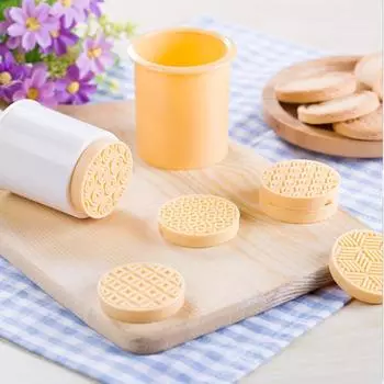 Cookie Cutter Cartoon Biscuit Maker Mold Christmas Candy Jelly Sugar Stamp Tool Set with 6 Beautiful Silicone Patterns жёлтый