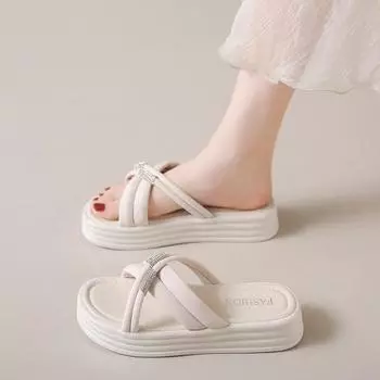 Cool slippers women s summer wear 2024 new soft-soled one-word drag high-end rhinestone thick-soled beach sandals 35 жёлтый