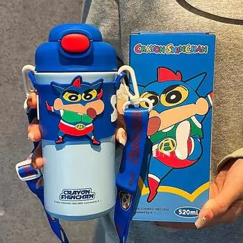 Crayon Small Новая серия стаканов для воды для мальчиков, милый чайник для школы, специальная трубочка для девочек, портативный термос с ремешком 520ml