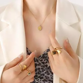 Creative Personality Two-Color Special-Shaped Pendant Necklace Women S New Fashion Versatile Trend Collarbone Chain Jewelry