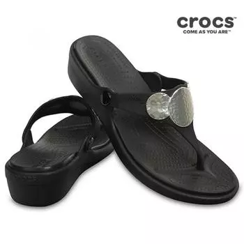 Crocs Сандалии-тапочки Tqj 204009 923 Sanrah украшенные клинья Flip Bksilmtlc 220