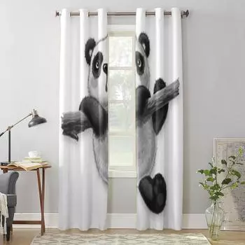 Милая пушистая панда взбирается на дерево. Шторы на окна для гостиной. Роскошный декор спальни. Шторы для кухни. Шторы на окна. 135W x 60H(cm) x1