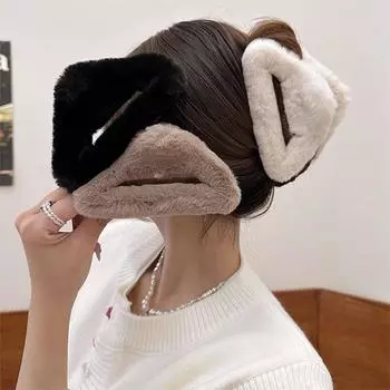 Cute Triangle Plush Hair Claw Hairpin Hollowed Plush Shark Clip Hair Clip Headwear For Women Girls Headband Hair Accessories чёрный