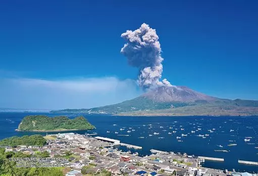 Cuties in Jigsaw 97 Japanese Erupting Kagoshima Kagoshima Prefecture with Adhesive and Sponge [Made Japan] 300-Piece Puzzle, Cities, Sakurajima