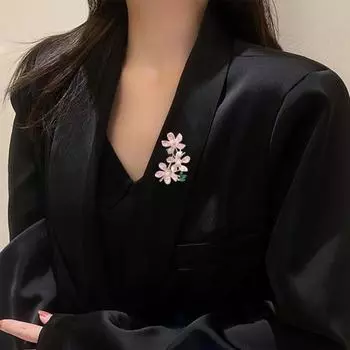 Цветочная брошь Декор из искусственного жемчуга Изысканный яркий цветочный стойкий цвет Антикоррозийный Антиоксидантный Гладкое пальто Шарф Сумка Украшение шляпы Брошь Одежда белый