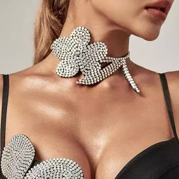 Цветочное ожерелье цепочка на шею женская легкая роскошная нишевая асимметричная индивидуальная ключичная цепочка золотистый