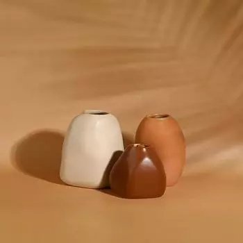 Цветочные керамические вазы с уникальным дизайном и оформлением для домашнего декора