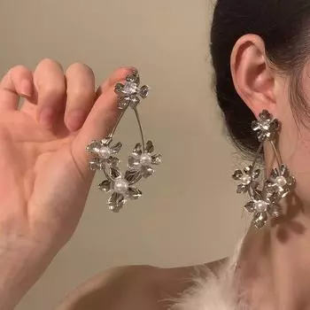 Цветочные серьги модные преувеличенные серьги белый