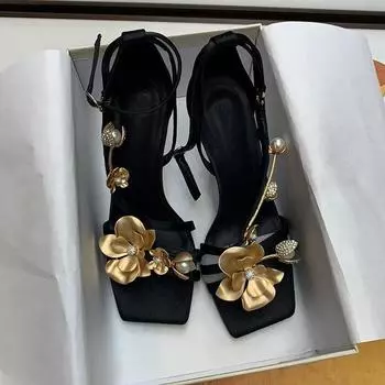 Цветочные туфли на высоком каблуке женские летние 2025 года новые мужские босоножки на тонком каблуке с квадратным носком и открытым носком на одной пуговице со стразами 35