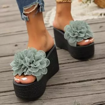Цветочный наклонный каблук классные тапочки женские маленькие летние 2024 новые туфли большого размера на платформе маффины 34 чёрный
