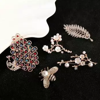 Цветок сливы Бабочка Венок Павлин Пчела Брошь Аксессуары для одежды Инкрустированная цирконием Брошь Роскошная брошь Брошь
