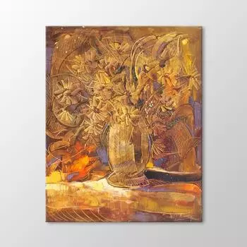 Цветы в вазе на столе