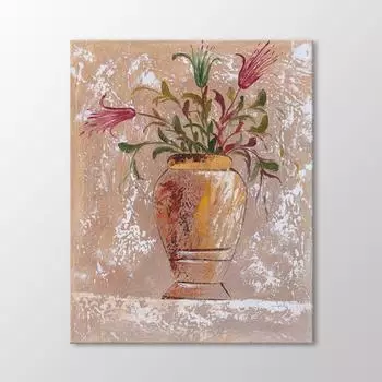 Цветы в вазе на столе