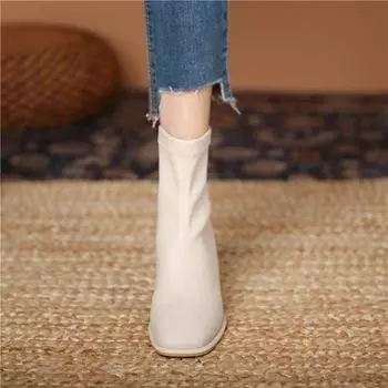 Dadong her French small short boots women s autumn 2024 new thin boots thick heel square head high heels super fire Martin boots 34
