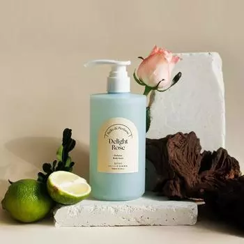 Daiso Daily Comma Velo De Parfum Гель для душа Delight Rose 500 мл