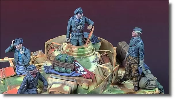 Darius Miniature German Panzer 4 Tank Crew 4 Set Resin Kit DMF48001 1/48 Body/Equipment