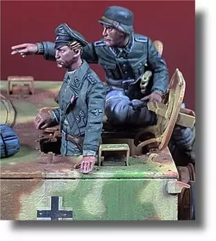 Darius Miniature German Waffen SS Grenadier Set 2 pieces Resin Kit DMF35076 1/35 Commander/Panzer