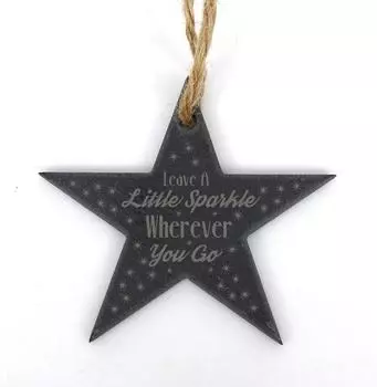 Дарлинг Сувенир СДЕЛАНО С ЛЮБОВЬЮ Оставьте немного SPAR2kle, куда бы вы ни пошли Выгравированный звездный шифер Висячие украшения для рождественской елки со строкой Персонализированные 9.5 x 9.5 cm чёрный