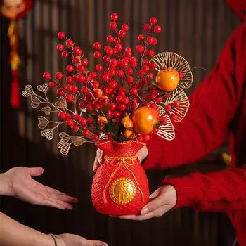 Декор гостиной на Новый год 2025 года Змеи: Корзинка с фруктами Fortune и настольные елочные украшения Peace and Happiness