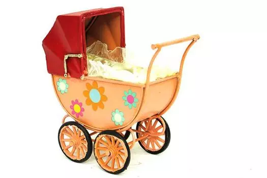 Декоративная металлическая детская коляска