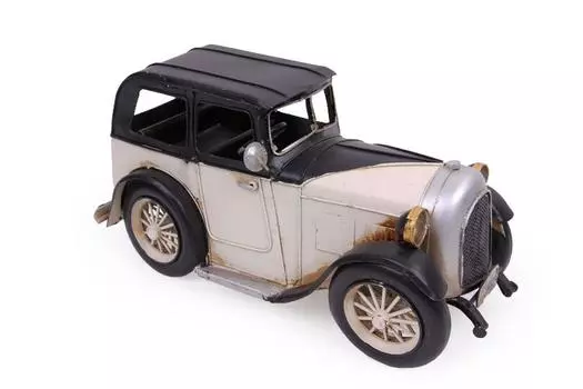 Декоративная металлическая машина