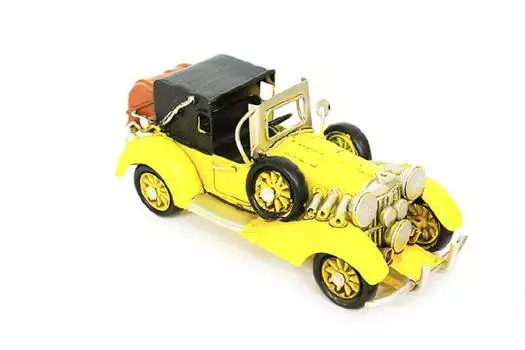 Декоративная металлическая машина