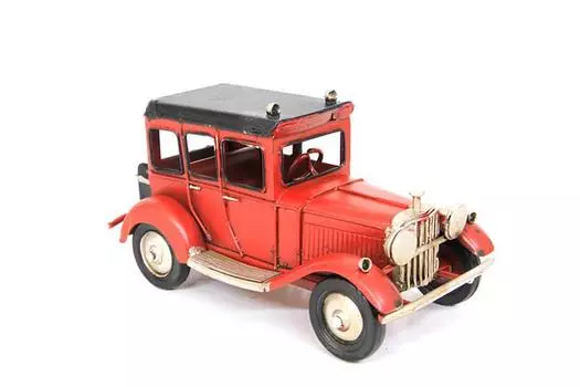 Декоративная металлическая машина