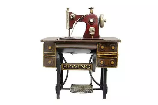 Декоративная металлическая швейная машина